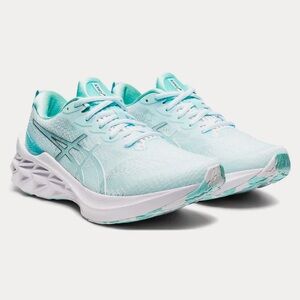 Women’s size 9 teal novablast 2 asics running shoes